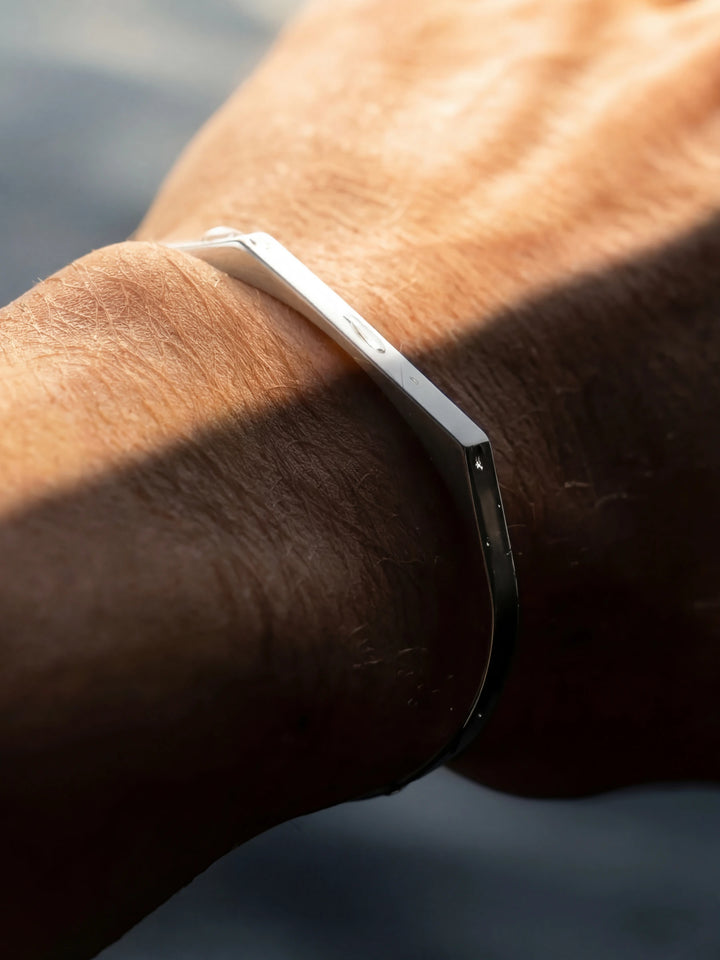 UNISIZE SIGNET CUFF IN SILVER