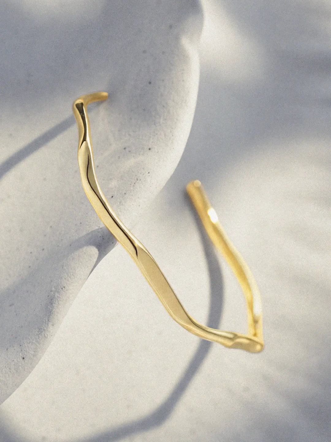 VEER CUFF IN GOLD VERMEIL