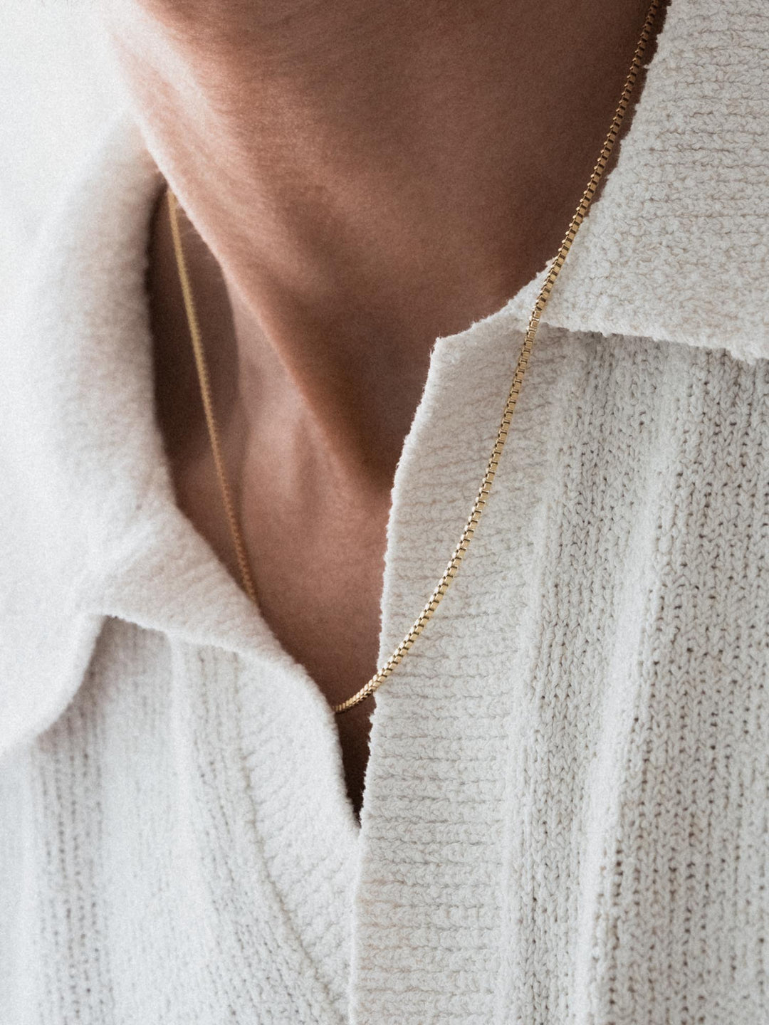 عقد بتصميم سلسلة عصرية