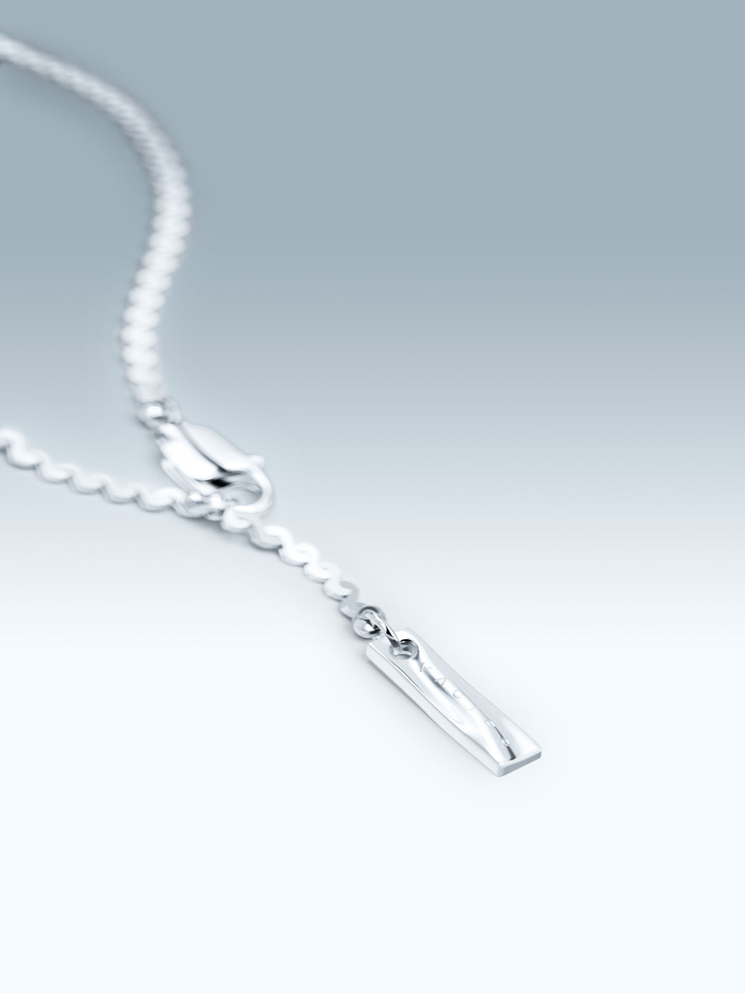 FLUID CHAIN NECKLACE