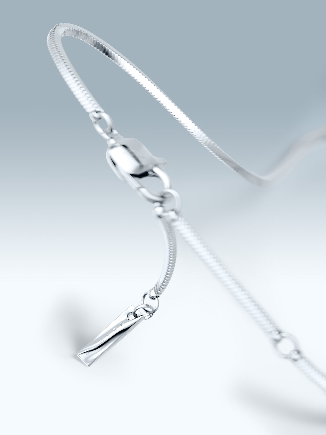 سوار بتصميم سلسلة مربعة