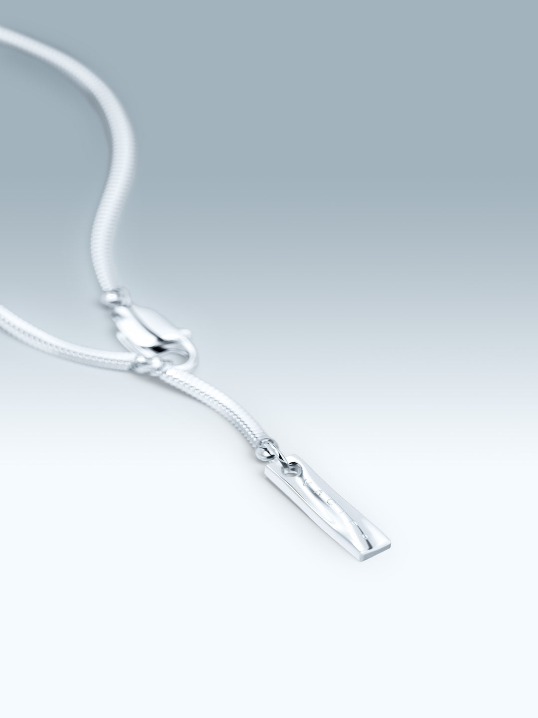 عقد بتصميم سلسلة مربعة