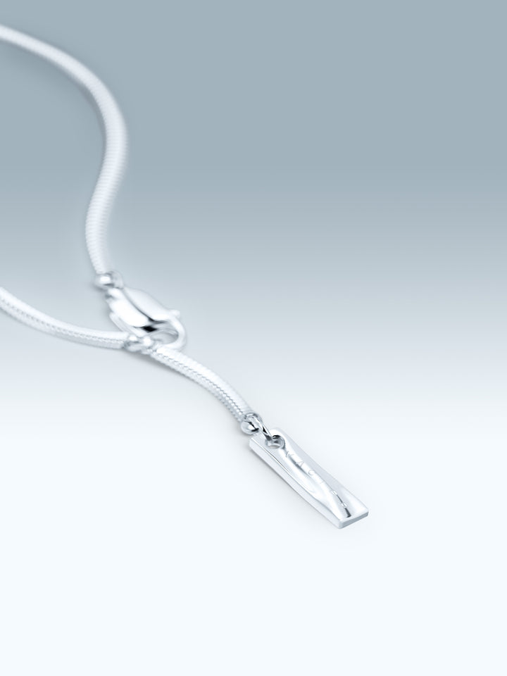 عقد بتصميم سلسلة مربعة