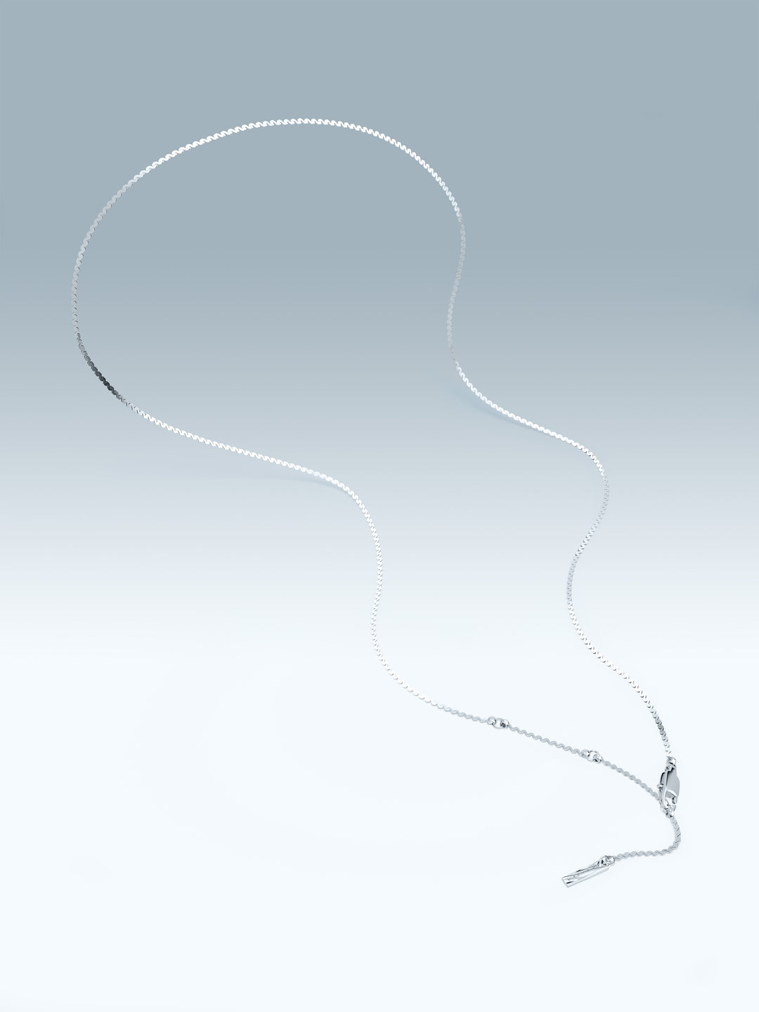 FLUID CHAIN NECKLACE