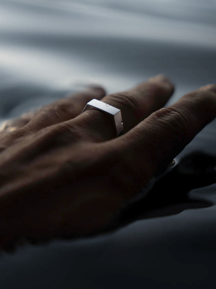 خاتم  فضة مميز بقياس موحد