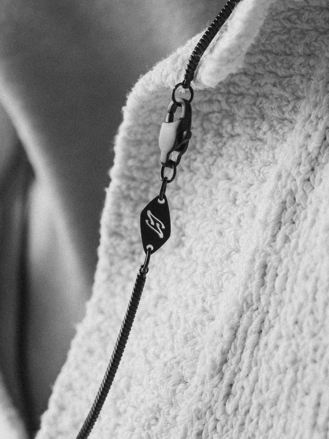 SQUARE CHAIN NECKLACE