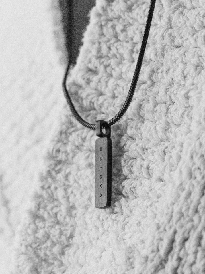 SQUARE PENDANT NECKLACE