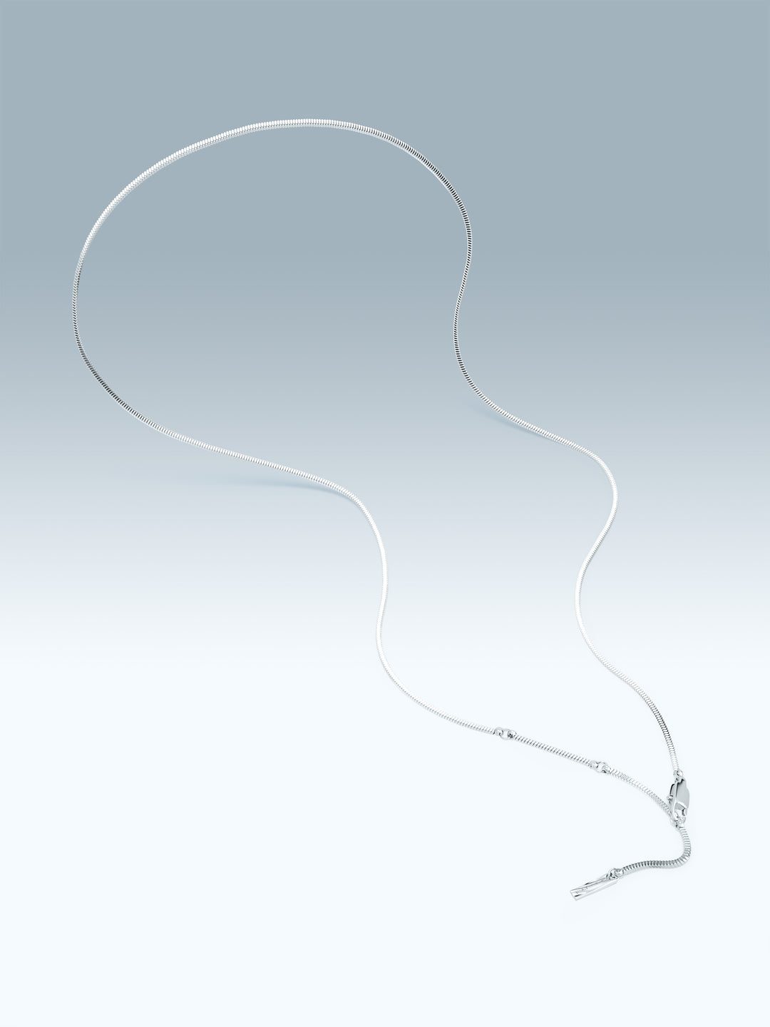 عقد بتصميم سلسلة مربعة