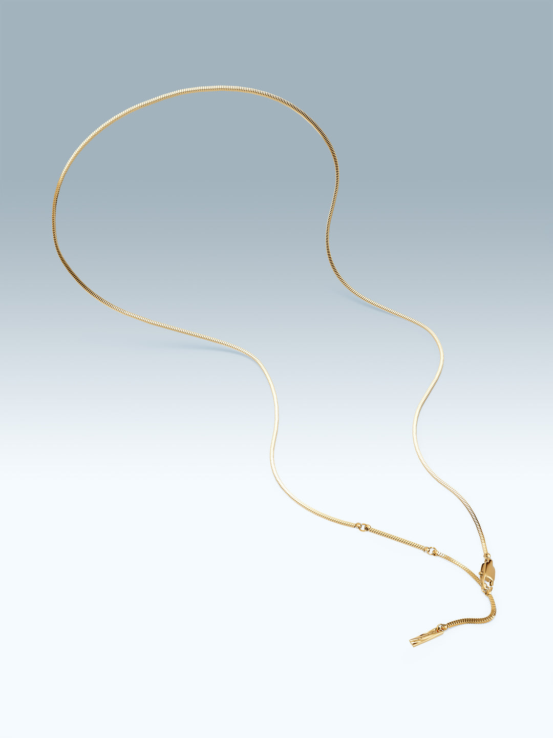 عقد بتصميم سلسلة مربعة