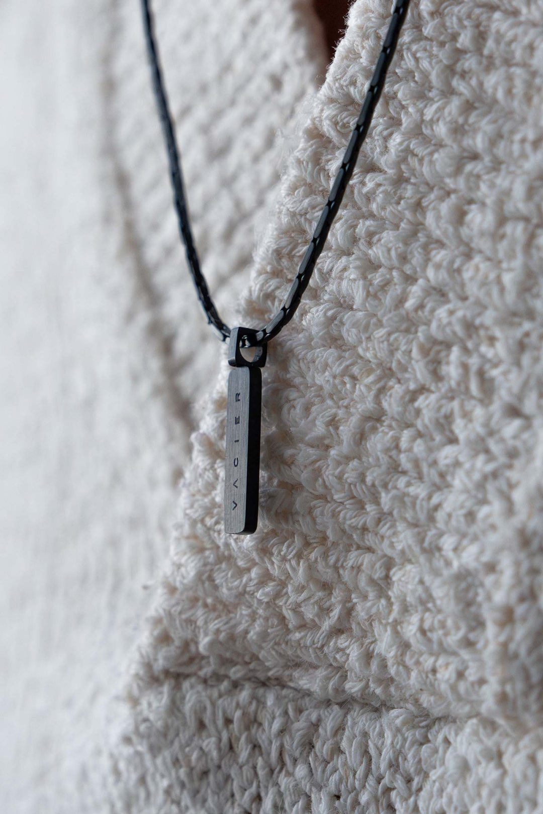 WIRE PENDANT NECKLACE