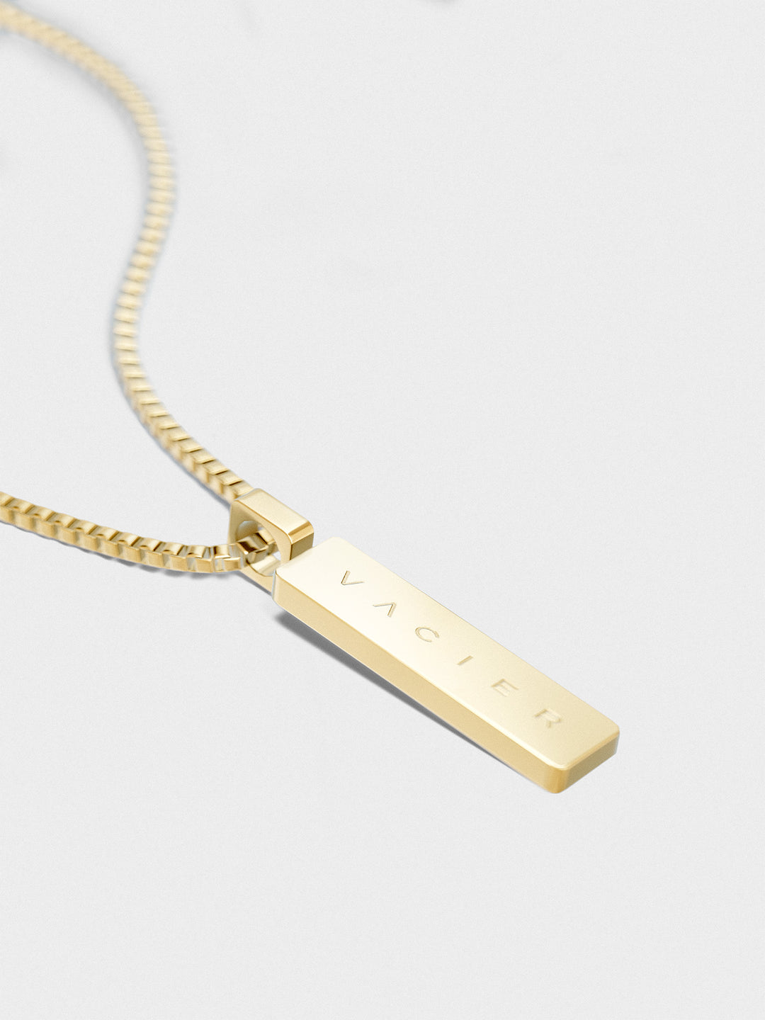 عقد بتصميم سلسلة مع قلادة