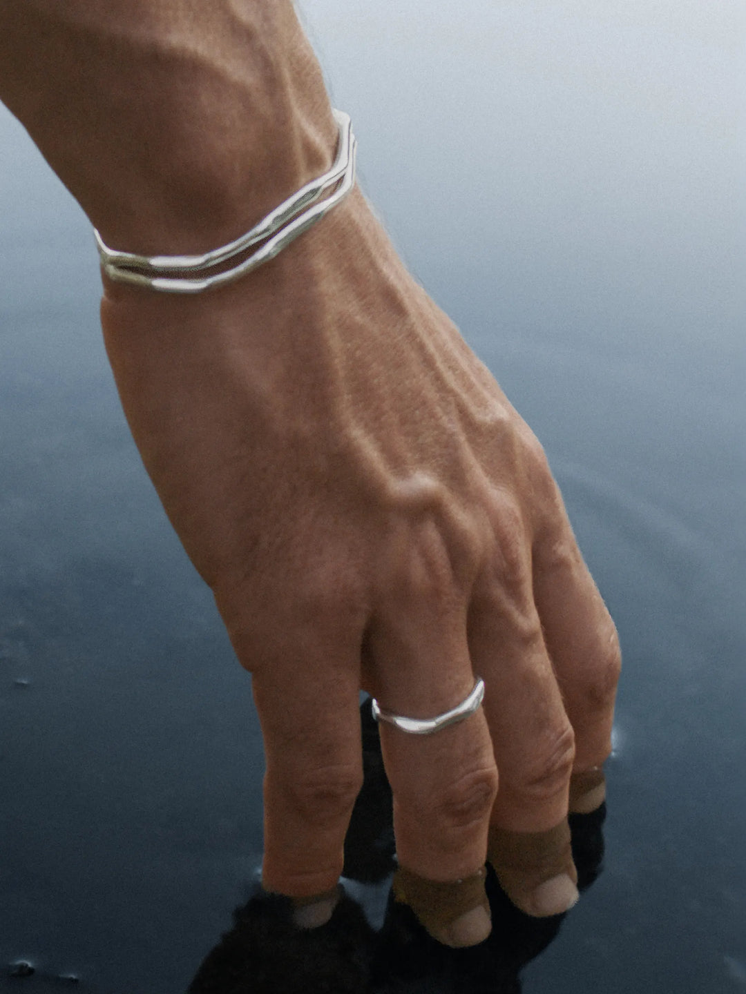 VEER CUFF IN SILVER