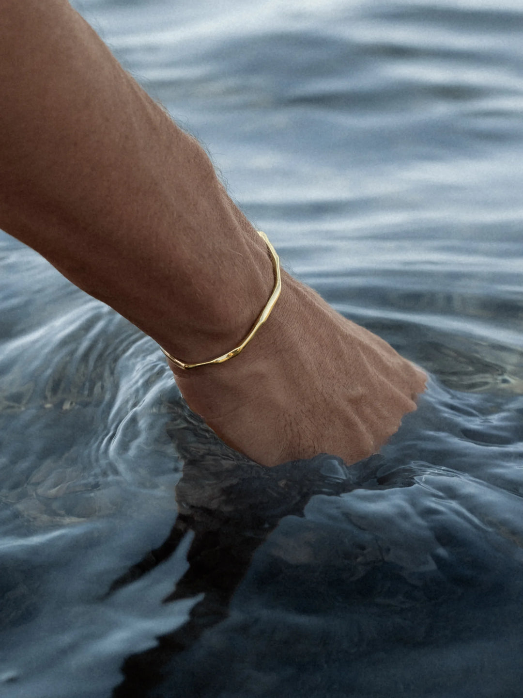 VEER CUFF IN GOLD VERMEIL
