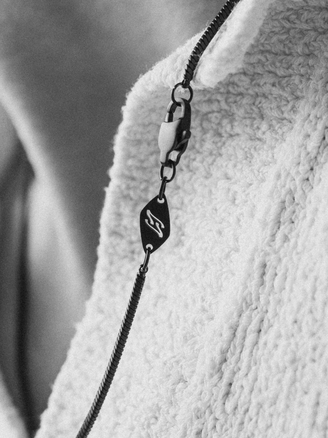 SQUARE COLLIER À CHAÎNE