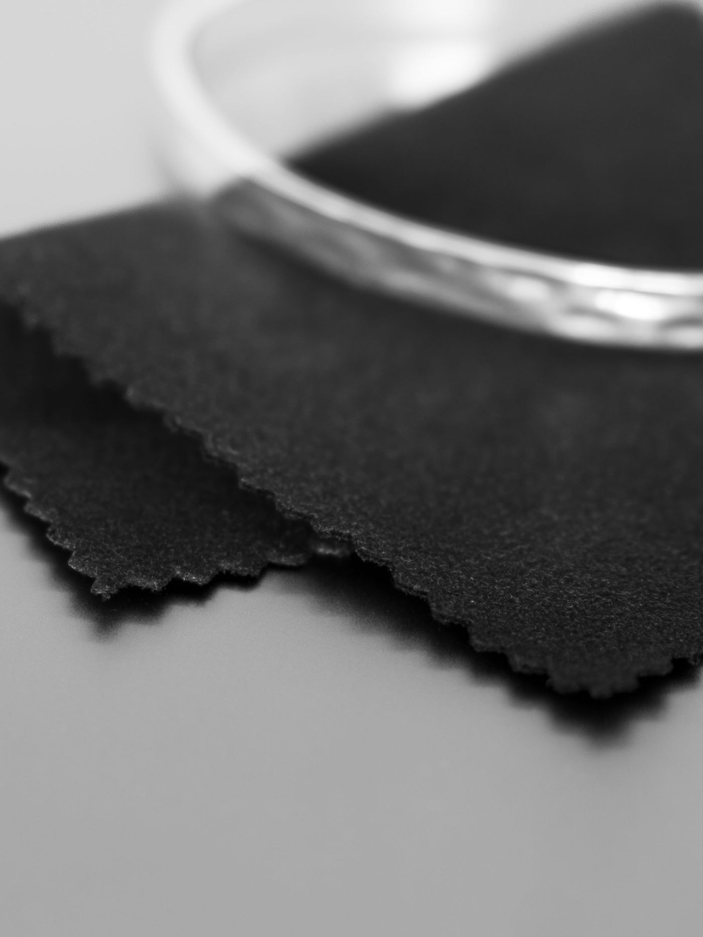 Silver Cloth – Vacier