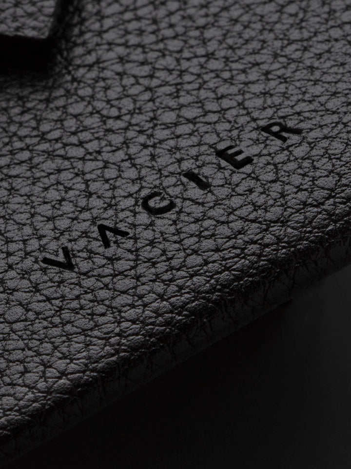 vacier versatile wallet logo detail